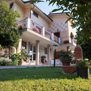 Parte Di Casa Con Giardino E Piscina , Pietrasanta Italia